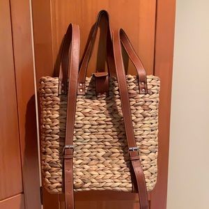 NWOT Woven straw backpack navy & gray lining